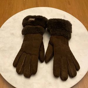 Gloves were a gift but for me too small. Never worn, no tag
